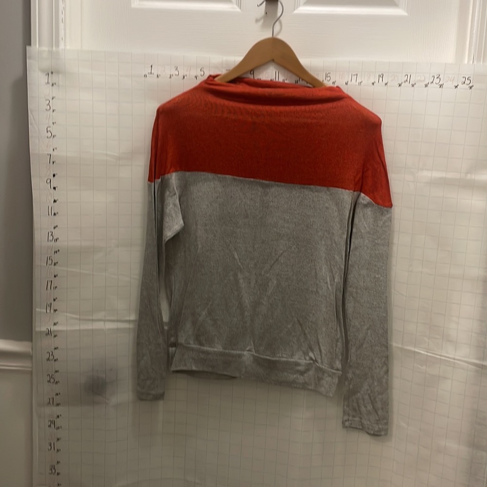 Mock Neck Gray Orange Medium